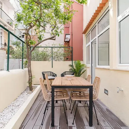 Апартаменти Casa Boma - Modern And Stylish With Private Terrace - Lapa Iv Лісабон
