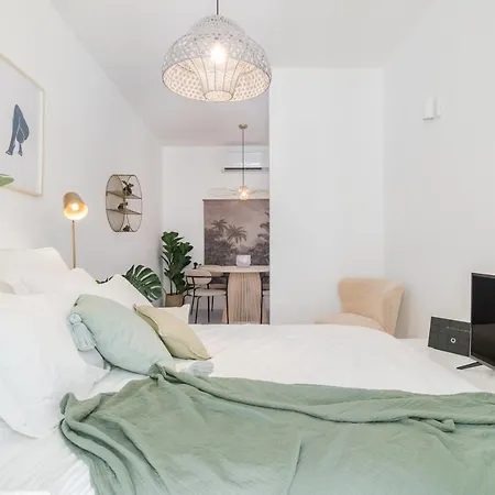 Апартаменти Casa Boma - Modern And Stylish With Private Terrace - Lapa Iv *